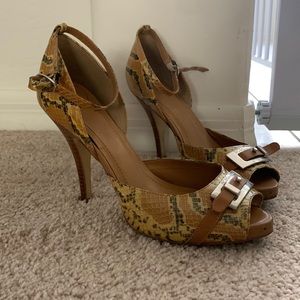 BCBG Snakeskin heels.🔴SOLD
